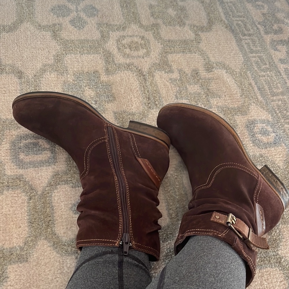 Earth brown suede boot size 7.5 - Picture 6 of 8